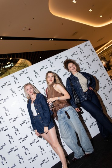 Modna novica pomladi: največji JACK&JONES v Sloveniji odprl vrata, premierno predstavljeni tudi ženska linija JJXX in JJ Kids