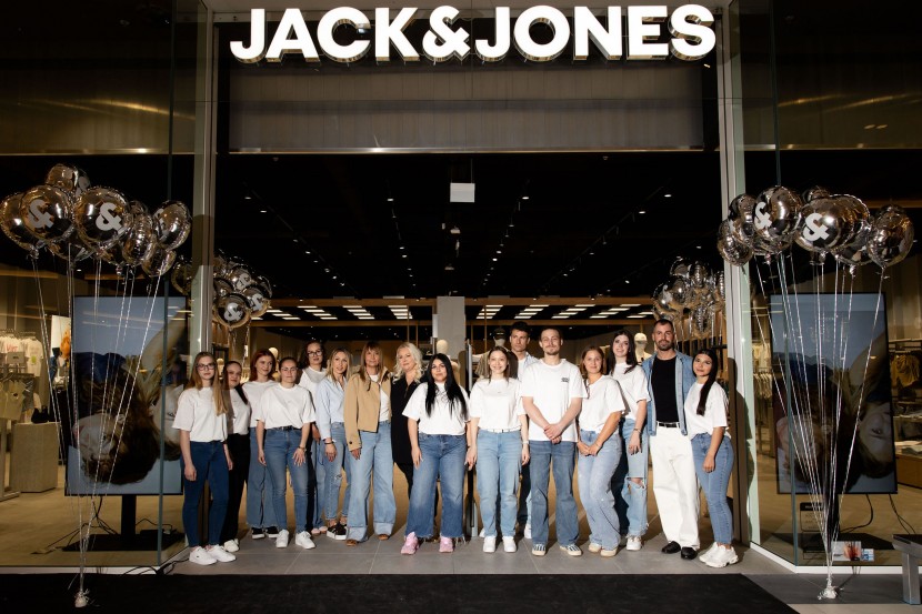 Modna novica pomladi: največji JACK&JONES v Sloveniji odprl vrata, premierno predstavljeni tudi ženska linija JJXX in JJ Kids