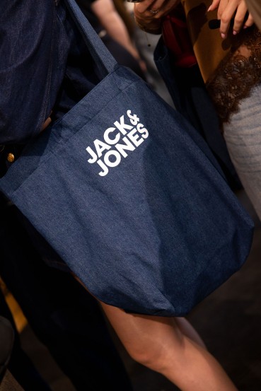 Modna novica pomladi: največji JACK&JONES v Sloveniji odprl vrata, premierno predstavljeni tudi ženska linija JJXX in JJ Kids