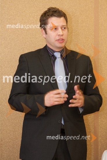 Aljoša Hecl, DVC-PLUS d.o.o.Svečana večerja z izbranimi šampanjci iz kleti Veuve Clicquot