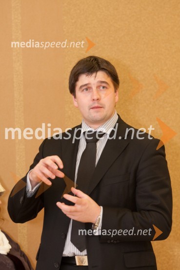 Aleksander Bohinc, pomočnih direktorja Lek Storitve d.o.o.Svečana večerja z izbranimi šampanjci iz kleti Veuve Clicquot