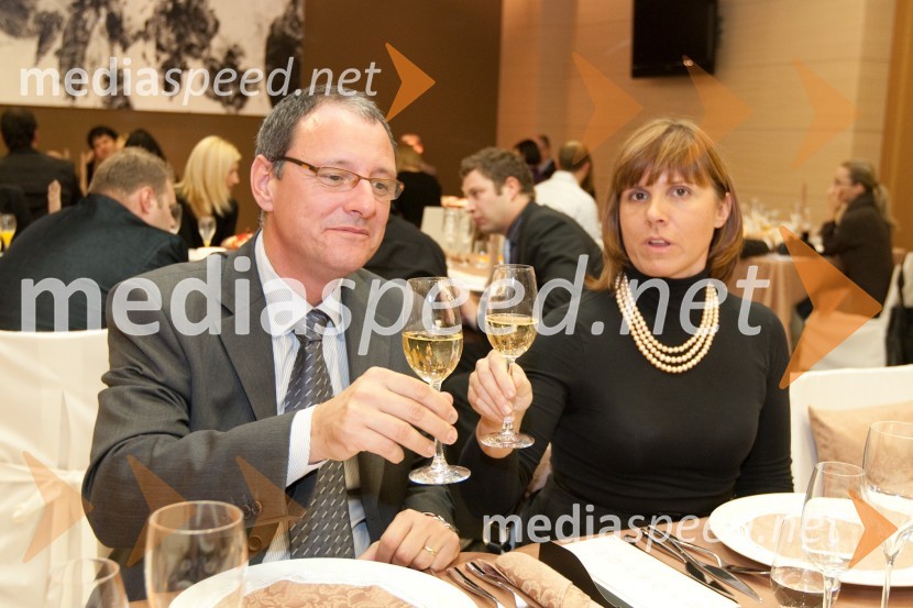 	Matjaž Tavčar s soprogoSvečana večerja z izbranimi šampanjci iz kleti Veuve Clicquot