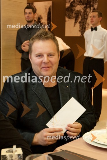 Daniel Keuc, lastnik mariborske restavracije Tako´sSvečana večerja z izbranimi šampanjci iz kleti Veuve Clicquot