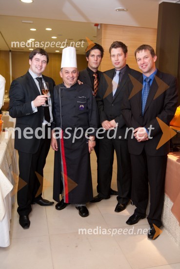 Aleksander Bohinc, pomočnih direktorja Lek Storitve d.o.o, Branko Podmenik, lastnik srebrne medalje v kulinariki, šef kuhinje v restavraciji Borbona, Rok Pšeničnik, vodja cateringa restavracije Borbona, Aljoša Hecl, DVC-PLUS d.o.o. in Marko Žužek, direktor podjetja Lek Storitve d.o.o.Svečana večerja z izbranimi šampanjci iz kleti Veuve Clicquot