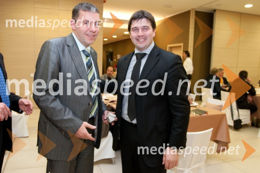 Janko Kuhar, direktor podjetja POS Elektronček d.o.o. in Aleksander Bohinc, pomočnih direktorja Lek Storitve d.o.o.Svečana večerja z izbranimi šampanjci iz kleti Veuve Clicquot