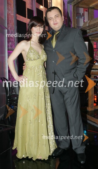 Vesna Pisarović, hrvaška pevka in Mirko Forod, voditelja prireditveDora 2006, hrvaški izbor za pesem evrovizije