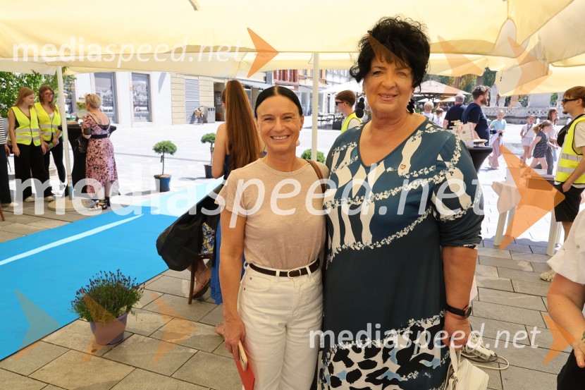 ... ;  Davorka Pregl, mestna svetnica MOM40 frizerjev na Glavnem trgu v Mariboru striglo za humanitrane namene