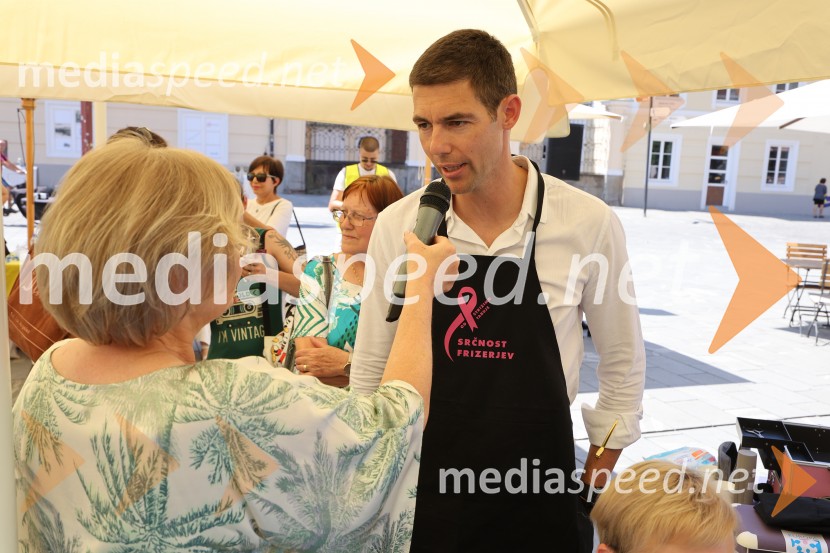  Smiljan Škarica, frizer40 frizerjev na Glavnem trgu v Mariboru striglo za humanitrane namene