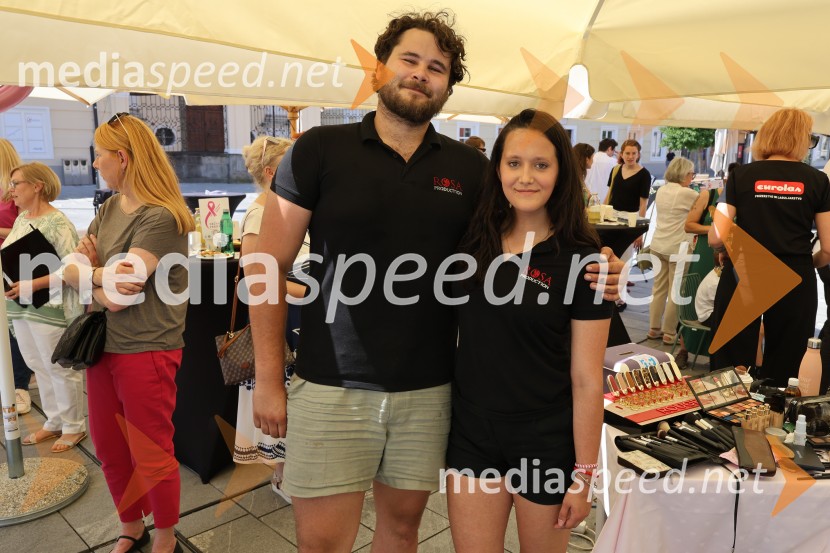 40 frizerjev na Glavnem trgu v Mariboru striglo za humanitrane namene