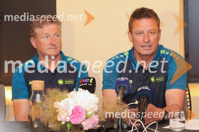  Danilo Steyer,   vinar, Steyer Vina; vinski vitez, predsednik Vinske reprezentance Slovenije;  Robi Fišer, selektor Slovenske vinske reprezentanceVino Euro 2026, novinarska konferenca