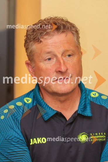  Danilo Steyer,   vinar, Steyer Vina; vinski vitez, predsednik Vinske reprezentance SlovenijeVino Euro 2026, novinarska konferenca
