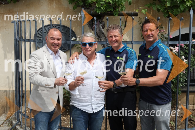  Bogdan Šuput, direktor, Vita Šport - Jako Slovenija;  ... ;  Danilo Steyer,   vinar, Steyer Vina; vinski vitez, predsednik Vinske reprezentance Slovenije;  Robi Fišer, selektor Slovenske vinske reprezentanceVino Euro 2026, novinarska konferenca