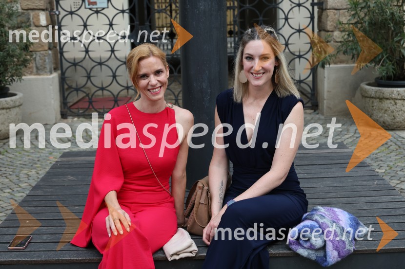 Katja Treer, voditeljica;  ... Mesec mode v muzeju, modna revija
