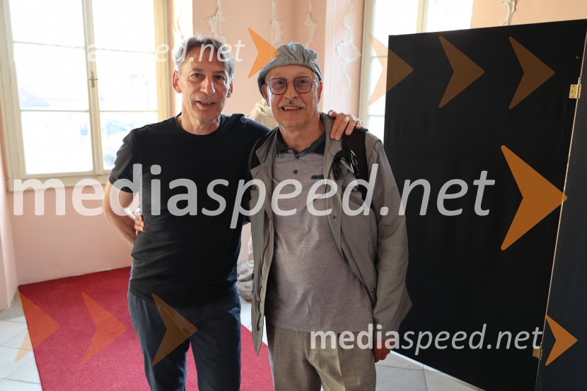 Mesec mode v muzeju, modna revija