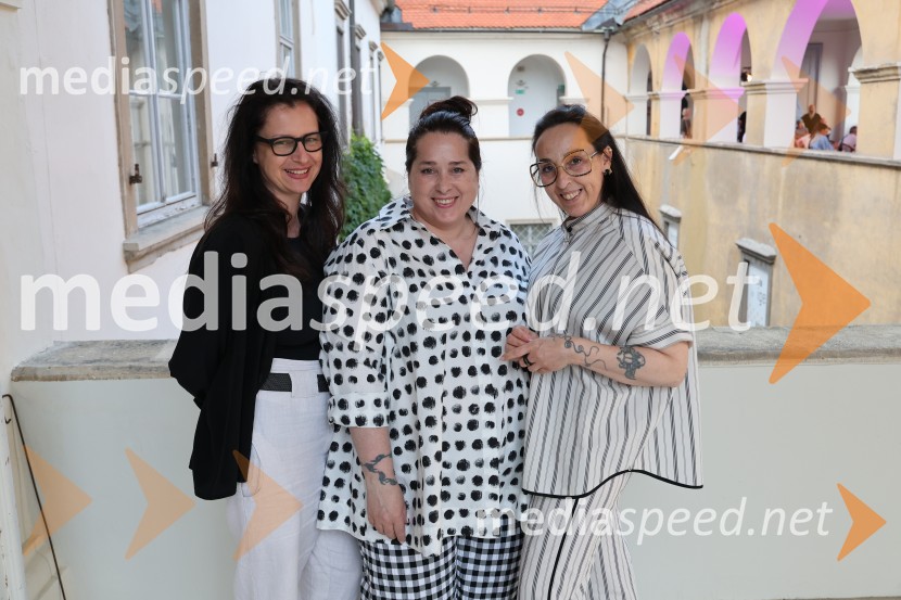 Mesec mode v muzeju, modna revija