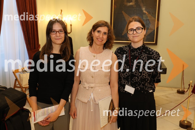 Mesec mode v muzeju, modna revija