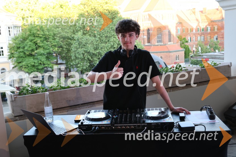 Mesec mode v muzeju, modna revija