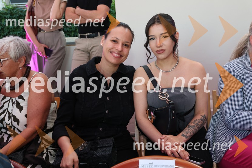 Mesec mode v muzeju, modna revija