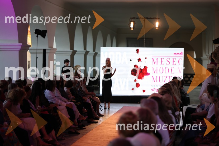 Mesec mode v muzeju, modna revija