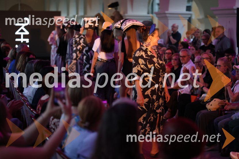 Mesec mode v muzeju, modna revija