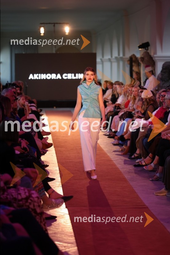 Mesec mode v muzeju, modna revija