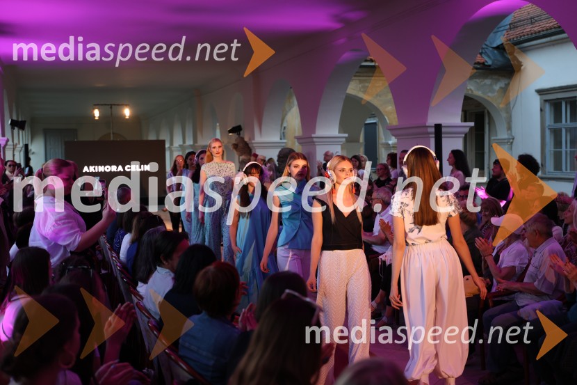 Mesec mode v muzeju, modna revija
