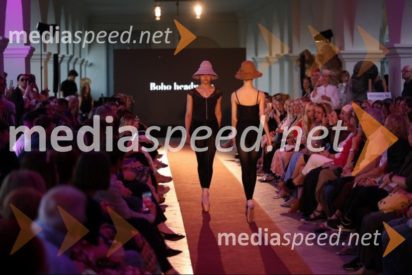 Mesec mode v muzeju, modna revija