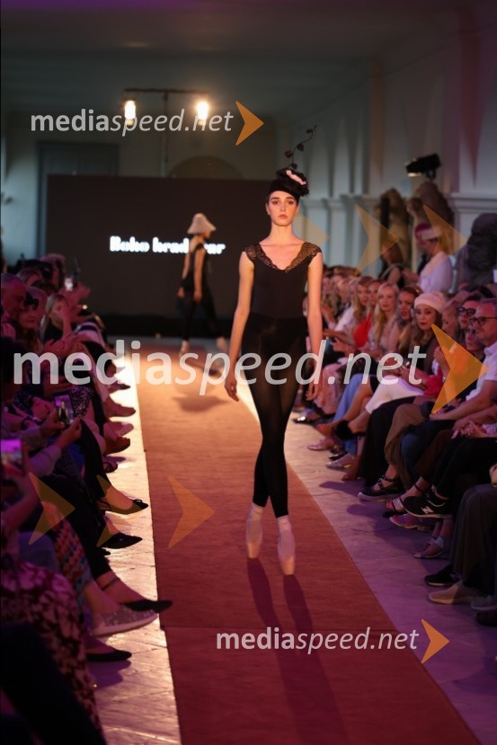 Mesec mode v muzeju, modna revija