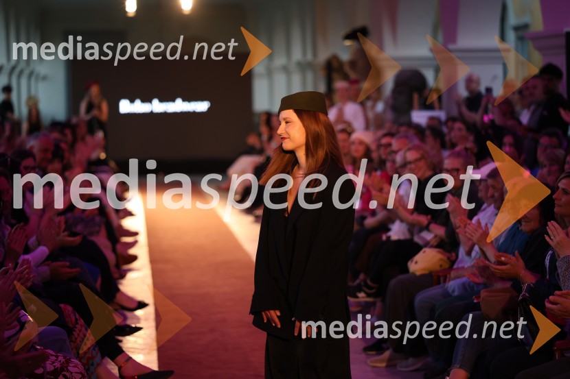 Mesec mode v muzeju, modna revija