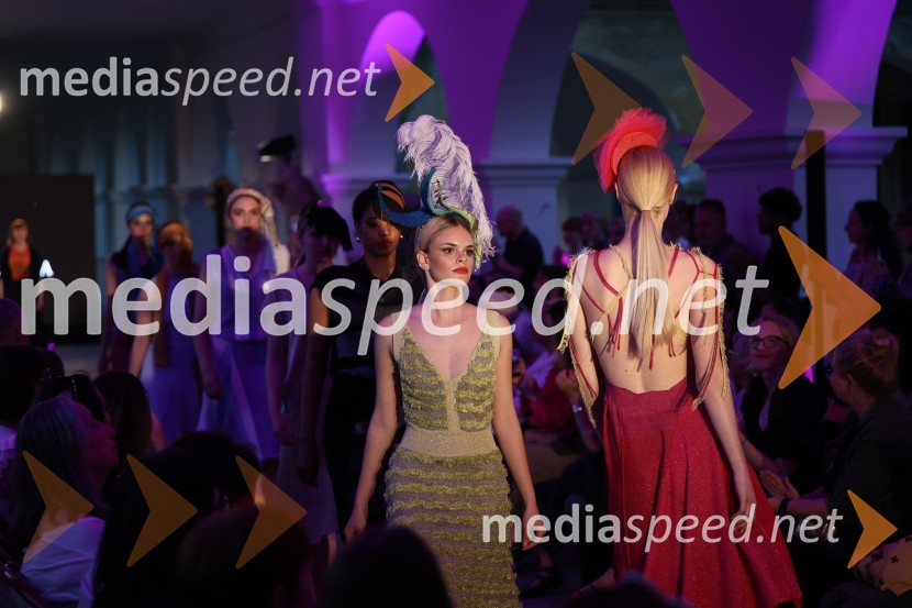 Mesec mode v muzeju, modna revija