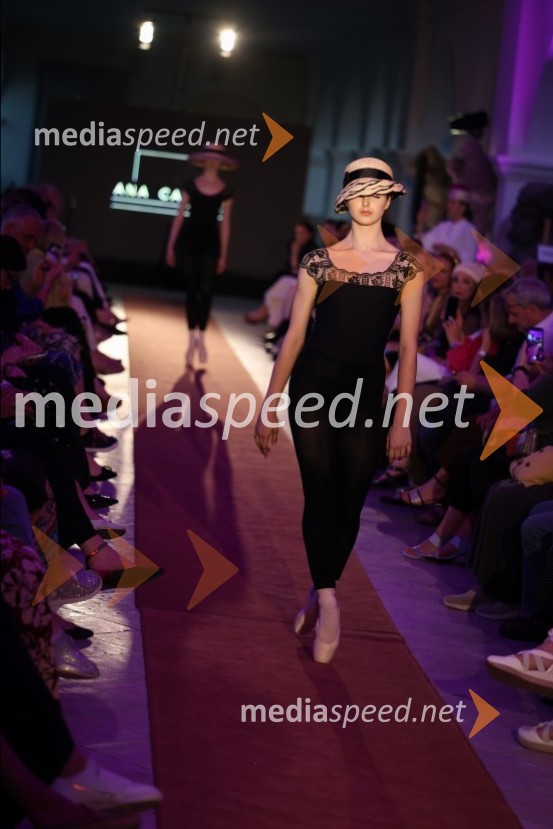 Mesec mode v muzeju, modna revija