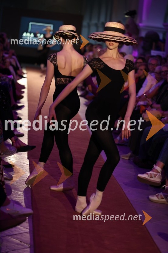 Mesec mode v muzeju, modna revija