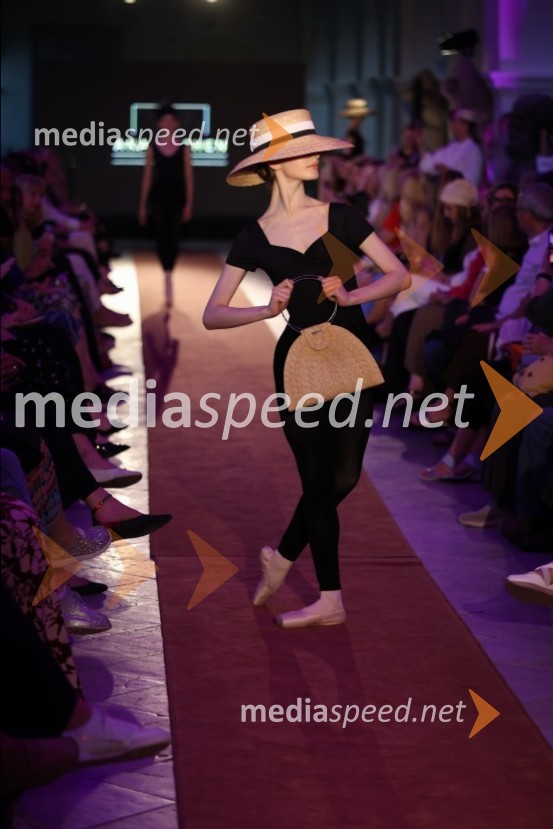 Mesec mode v muzeju, modna revija