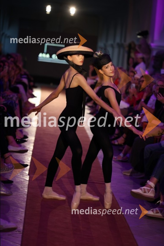 Mesec mode v muzeju, modna revija