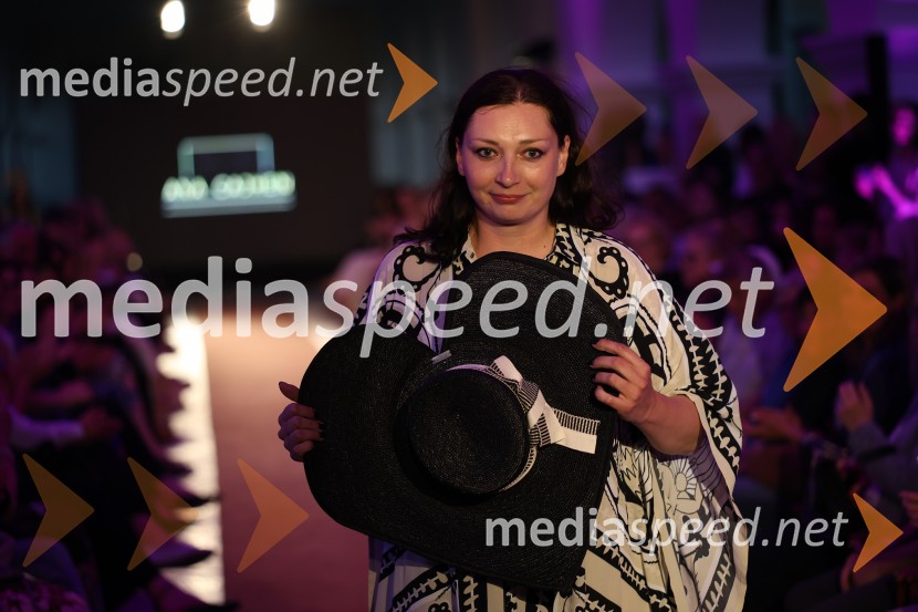 Mesec mode v muzeju, modna revija