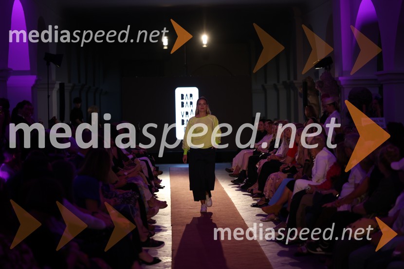 Mesec mode v muzeju, modna revija