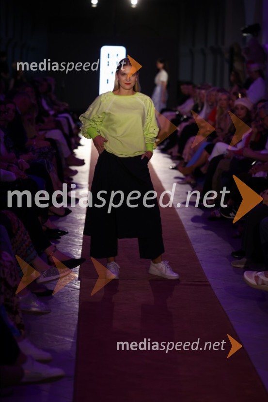 Mesec mode v muzeju, modna revija