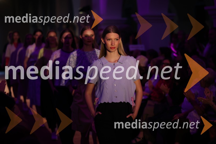 Mesec mode v muzeju, modna revija