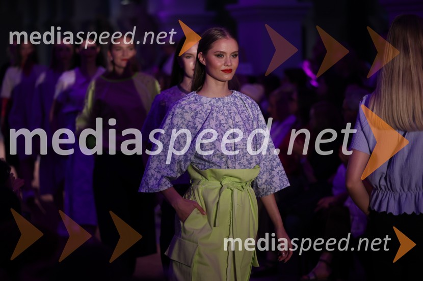 Mesec mode v muzeju, modna revija