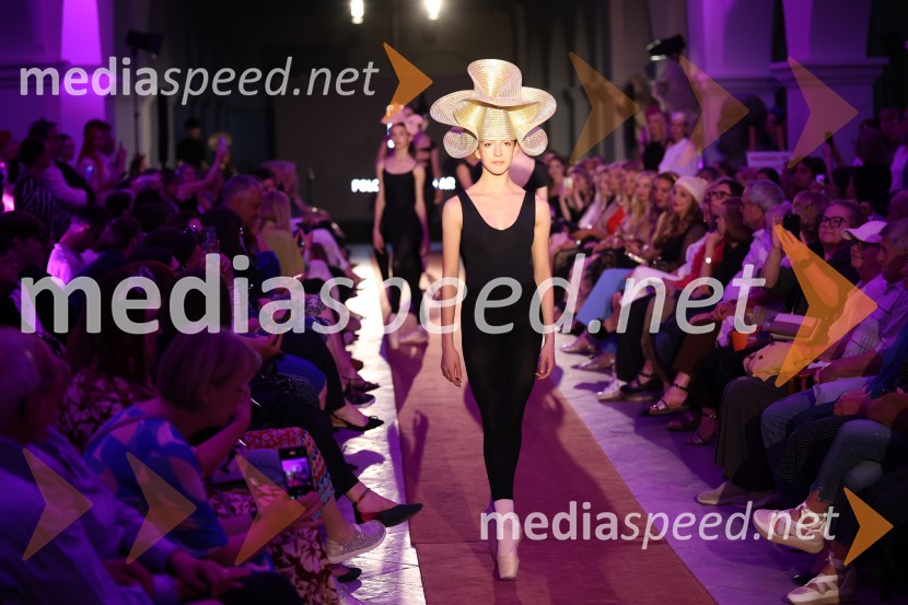 Mesec mode v muzeju, modna revija