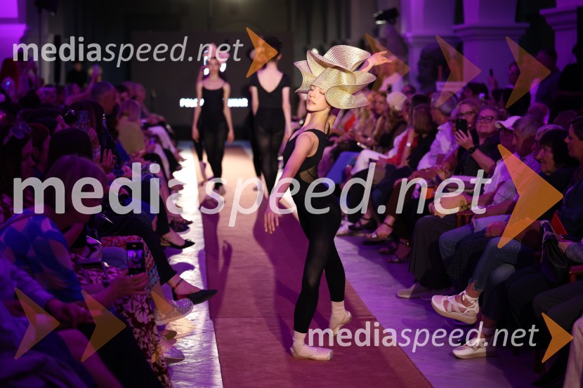 Mesec mode v muzeju, modna revija