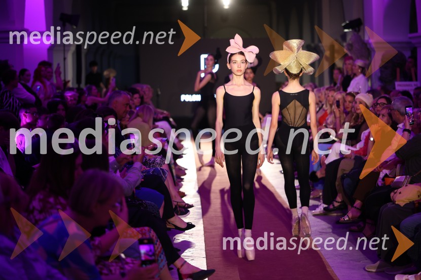 Mesec mode v muzeju, modna revija