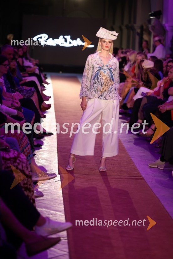 Mesec mode v muzeju, modna revija
