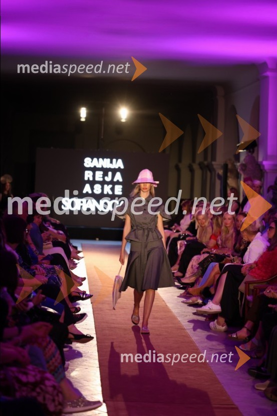 Mesec mode v muzeju, modna revija