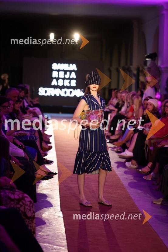 Mesec mode v muzeju, modna revija