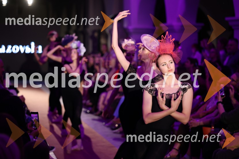 Mesec mode v muzeju, modna revija