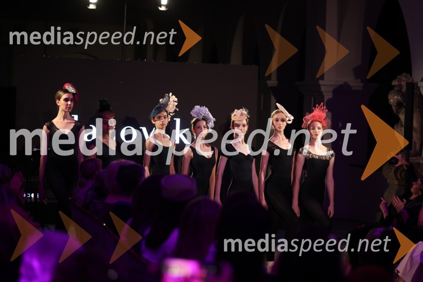 Mesec mode v muzeju, modna revija