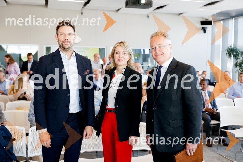  Mislav Slade-Šilović, direktor PwC Croatia;  Barbara Uranjek, direktorica, Britansko-slovenska gospodarska zbornica;  Nigel Baker, odpravnik poslov na britanskem veleposlaništvu v LjubljaniKonferenca Tea with reason: Small Modular Reactors