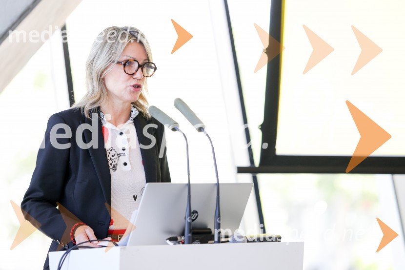  Barbara Uranjek, direktorica, Britansko-slovenska gospodarska zbornicaKonferenca Tea with reason: Small Modular Reactors