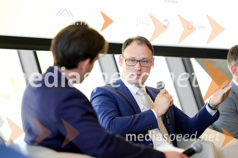  Klemen Dragaš, direktor Področja za upravljanje s sredstvi in projekti, ELESKonferenca Tea with reason: Small Modular Reactors